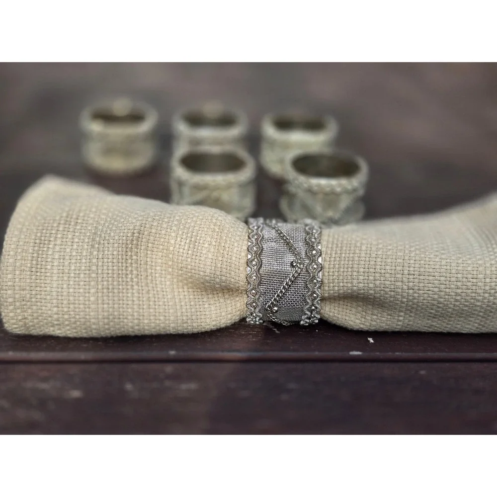 Exquisite Vintage Silver-Toned Napkin‎ Rings (Set of 6)